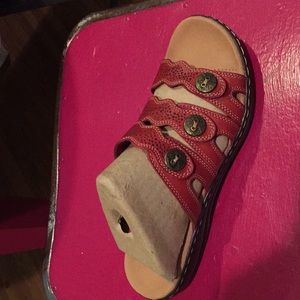 Red leather Clarks New